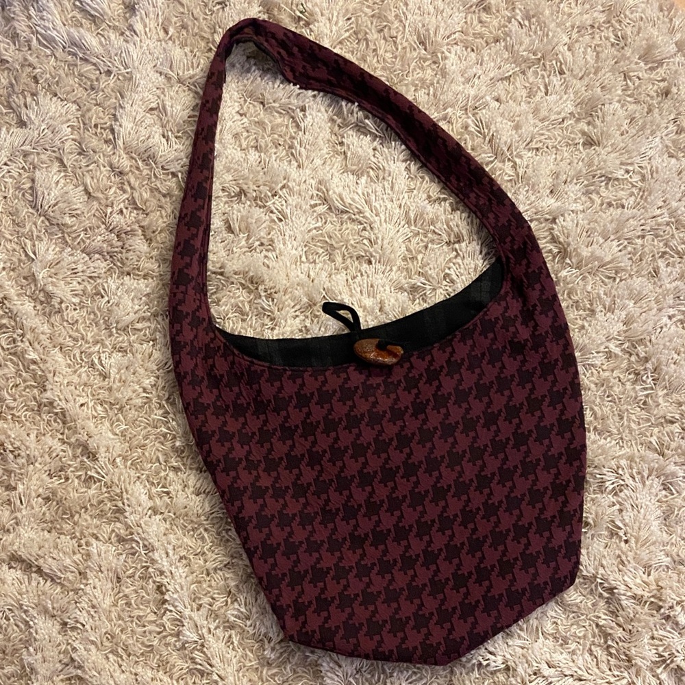 Chic Maroon Hobo Bag with Patterned Design - Picture 1 of 1